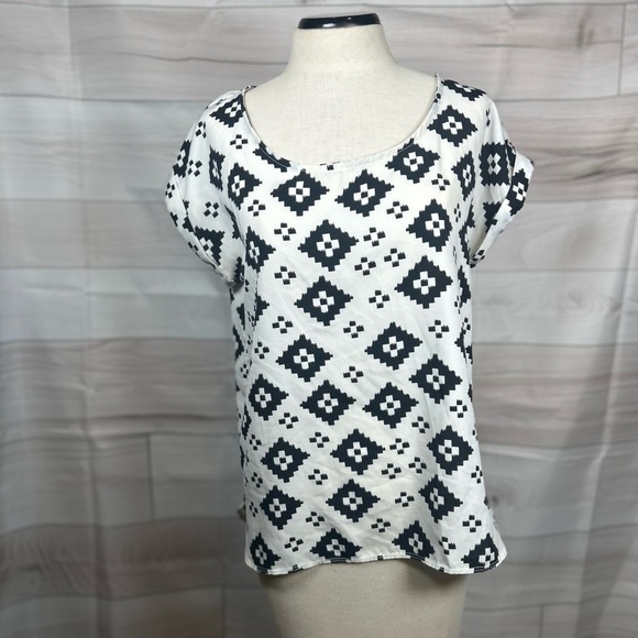 Olive & Oak Black and White Boxy Cap Sleeve Blouse. Size Small. #wearwithblack - Picture 1 of 8